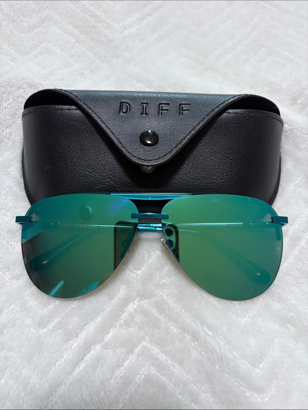 NEW. never worn Diff sunglasses. Turquoise